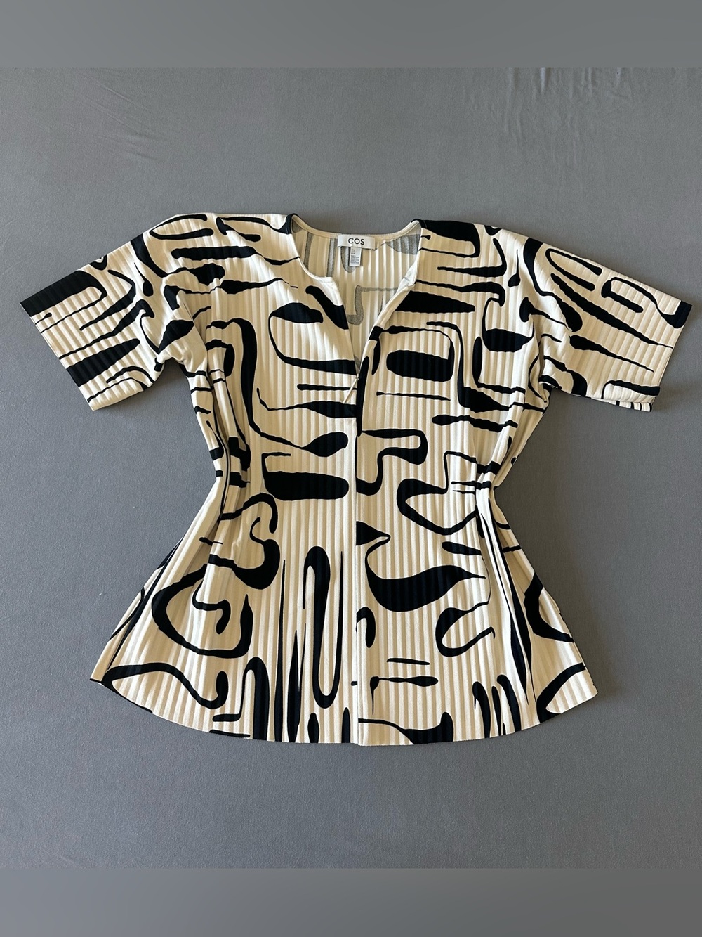 COS Beige & Black Abstract Print Plisse Pleated Short Sleeve Top